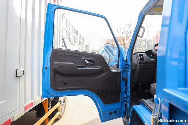 JMC Shunwei Small Truck 122 hp 4X2(6 wheels) 3.7m Single Row Stake Small Truck (Blue) Cab (1) | 86Trucks