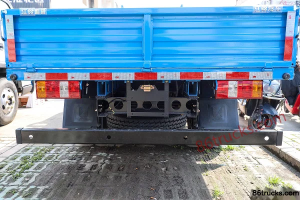 JMC Shunwei Small Truck 122 hp 4X2(6 wheels) 3.7m Single Row Stake Small Truck (Blue) Body (2) | 86Trucks