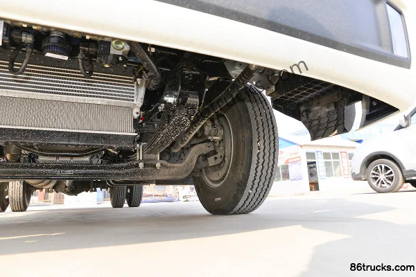 JAC Shuailing S7 136 hp 4X2(6 wheels) 3.79m semi-row van light truck (China VI) Chassis (3) | 86Trucks
