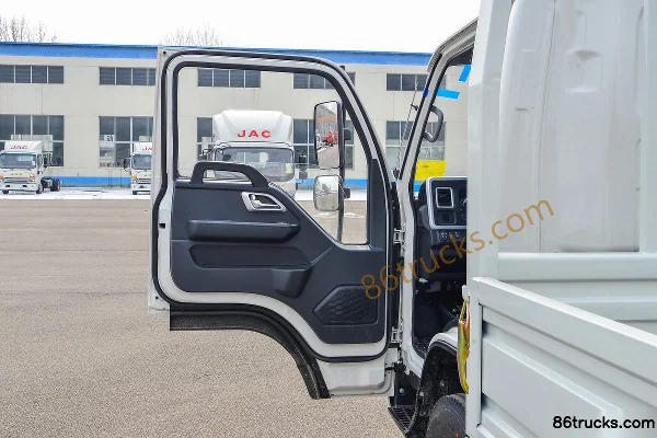 JAC Chuangfu Star H5 155 ch 4X2(6 roues) camion plateau simple cabine 4,18 m (WLY 8 vitesses) (1) | 86Trucks