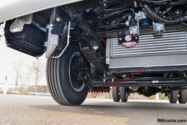 JAC Chuangfu Star H5 155 ch 4X2(6 roues) camion plateau simple cabine 4,18 m (WLY 8 vitesses) Châssis (2) | 86Trucks