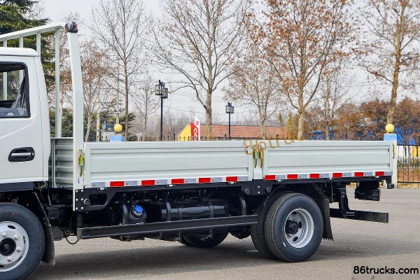 JAC Chuangfu Star H5 155 ch 4X2(6 roues) camion plateau simple cabine 4,18 m (WLY 8 vitesses) Carrosserie (1) | 86Trucks