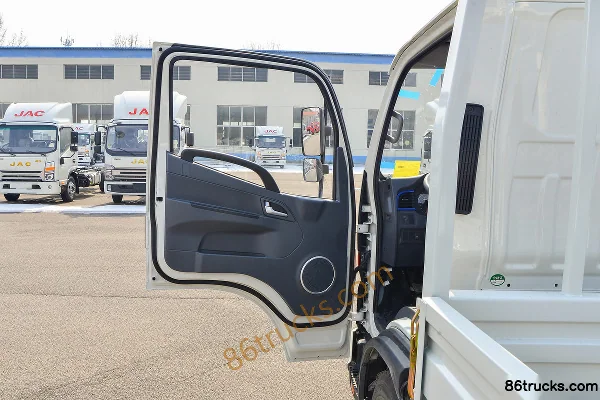 JAC Junling Golden Ingot 1.8L 130 hp 4X2(6 wheels) gasoline 3.7m single row flatbed light truck Cab (1) | 86Trucks