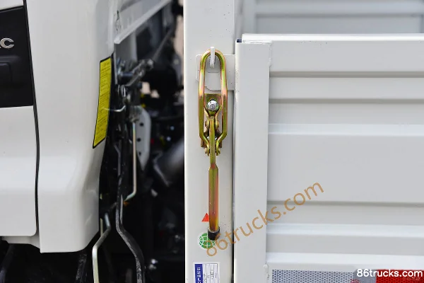 JAC Junling Golden Ingot 1.8L 130 hp 4X2(6 wheels) gasoline 3.7m single row flatbed light truck Body (3) | 86Trucks