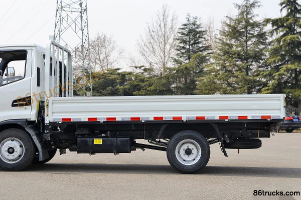 JAC Junling Golden Ingot 1.8L 130 hp 4X2(6 wheels) gasoline 3.7m single row flatbed light truck Body (2) | 86Trucks