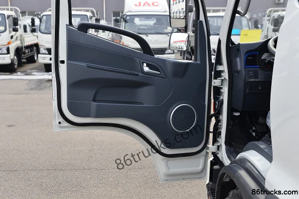 JAC Junling V3 Jinyuanbao 1.8L 130 hp 4X2(6 wheels) Gasoline 3.62m Semi-row Flatbed Light Truck Cab (2) | 86Trucks