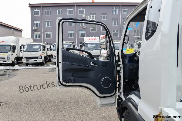 JAC Junling V3 Jinyuanbao 1.8L 130 hp 4X2(6 wheels) Gasoline 3.62m Semi-row Flatbed Light Truck Cab (1) | 86Trucks