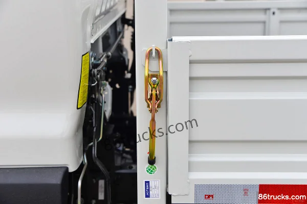 JAC Junling V3 Jinyuanbao 1.8L 130 hp 4X2(6 wheels) Gasoline 3.62m Semi-row Flatbed Light Truck Body (3) | 86Trucks