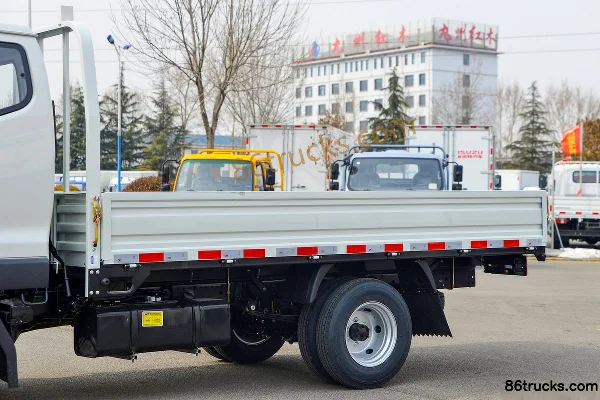 JAC Junling V3 Jinyuanbao 1.8L 130 hp 4X2(6 wheels) Gasoline 3.62m Semi-row Flatbed Light Truck Body (1) | 86Trucks