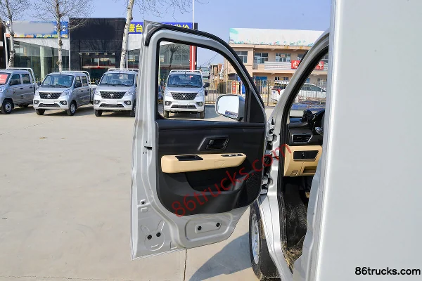 Changan Kuayue Xinbao T3 PLUS 1.6L essence 122 ch 4X2(6 roues) 3,04 m cabine simple fourgon léger (1) | 86Trucks