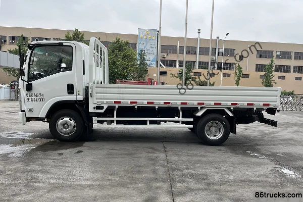 Qingling Lingka 2024 150 hp 4X2(6 wheels) 4.13m Single Row Flatbed Light Truck Exterior (3) | 86Trucks