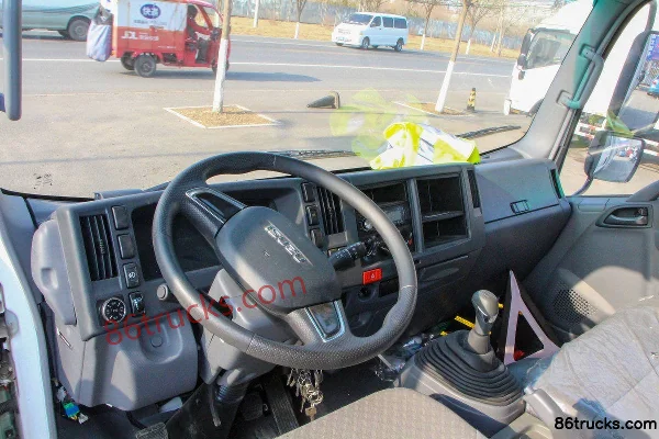Qingling Lingka 2024 150 hp 4X2(6 wheels) 4.13m Single Row Flatbed Light Truck Cab (1) | 86Trucks