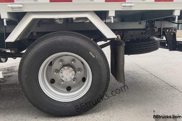 Qingling Lingka 2024 150 hp 4X2(6 wheels) 4.13m Single Row Flatbed Light Truck Chassis (1) | 86Trucks