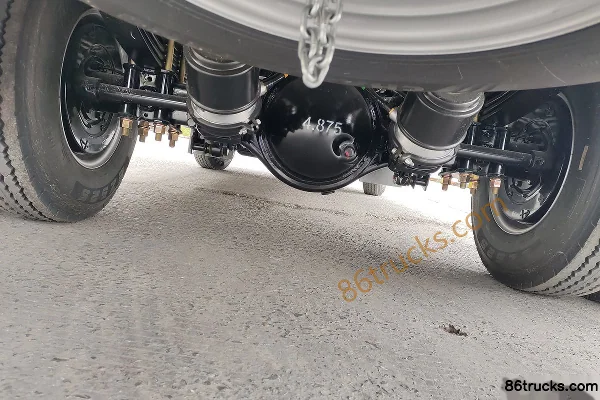 Qingling Lingka 2024 150 hp 4X2(6 wheels) 4.13m Single Row Flatbed Light Truck Chassis (2) | 86Trucks