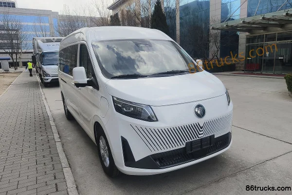 Foton Tuyano Da V Deluxe Edition 7-seat 5.49m Pure Electric Light Bus CATL 77.28kWh Exterior