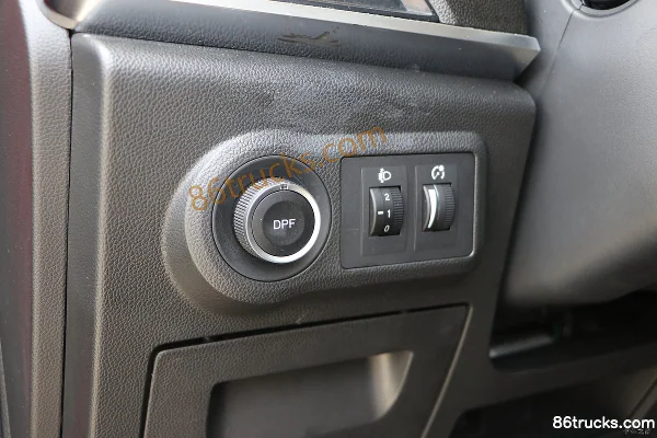 Qingling Isuzu Daka TAGA 2024 Luxury Edition 3.0T Diesel 150 hp 4WD Automatic Double Row Van Pickup Truck Chassis (2) | 86Trucks