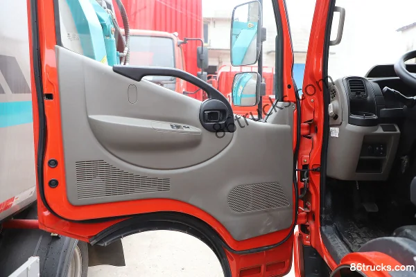 Dongfeng Duolika D6-S 115 hp 4X2(6 wheels) 3.8m Single Row Flatbed Light Truck (China VI) Cab (1) | 86Trucks