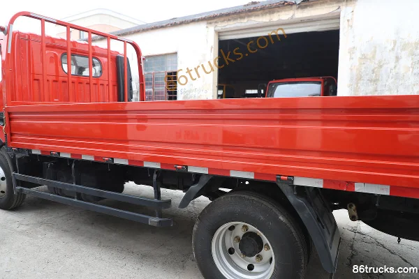 Dongfeng Duolika D6-S 115 hp 4X2(6 wheels) 3.8m Single Row Flatbed Light Truck (China VI) Body (1) | 86Trucks