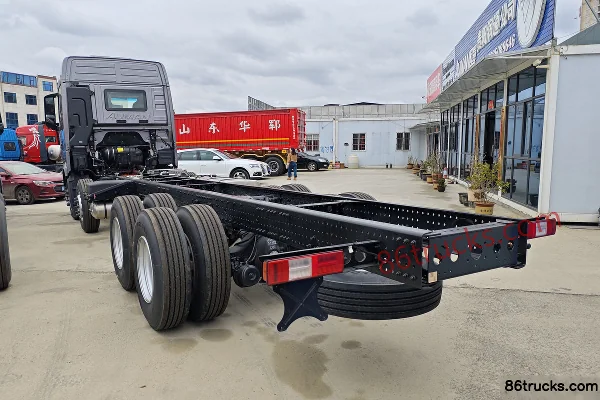 Foton AumanEST Star Edition 580hp 8X4(12 wheels) 9.58m AMT automatic van cargo truck Exterior (3) | 86Trucks