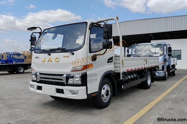 JAC Shuailing E Medium Body 3.0L 129 hp 4X2(6 wheels) CNG 4.18m single-row flatbed light truck Exterior (2) | 86Trucks