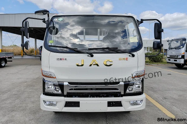 JAC Shuailing E Medium Body 3.0L 129 hp 4X2(6 wheels) CNG 4.18m single-row flatbed light truck Exterior