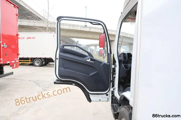 Jiangxi Isuzu Wing Release EC7 Standard Edition 116hp 4X2(6 wheels) 4.2m single-row van light truck (hydraulic brake) Cab (1) | 86Trucks