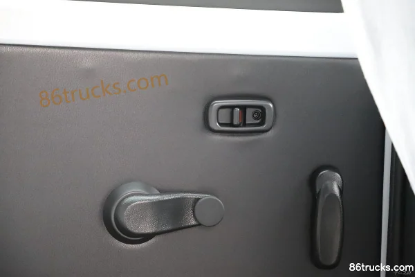 SRM Xinyuan Golden Sea Lion 2024 Work Lion 150hp 2L 2-Seat Panel Van (700kg) Cargo Box (3) | 86Trucks