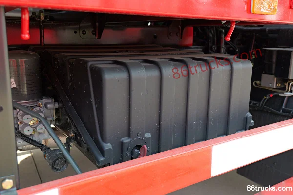 Dongfeng Commercial Vehicle Tianjin KR PLUS Comfort Edition 300 hp 4X2(6 wheels) 6.8m Stake Cargo Truck (High Roof Triple Sleeper) Chassis (