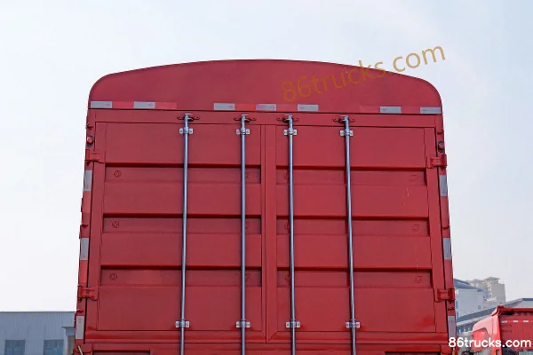 Dongfeng Commercial Vehicle Tianjin KR PLUS Comfort Edition 300 hp 4X2(6 wheels) 6.8m Stake Cargo Truck (High Roof Triple Sleeper) Body (3)