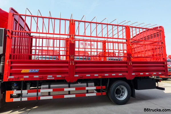 Dongfeng Commercial Vehicle Tianjin KR PLUS Comfort Edition 300 hp 4X2(6 wheels) 6.8m Stake Cargo Truck (High Roof Triple Sleeper) Body (2)