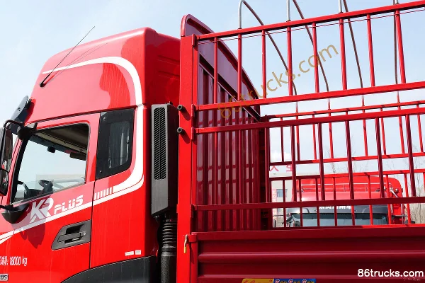 Dongfeng Commercial Vehicle Tianjin KR PLUS Comfort Edition 300 hp 4X2(6 wheels) 6.8m Stake Cargo Truck (High Roof Triple Sleeper) Body (1)