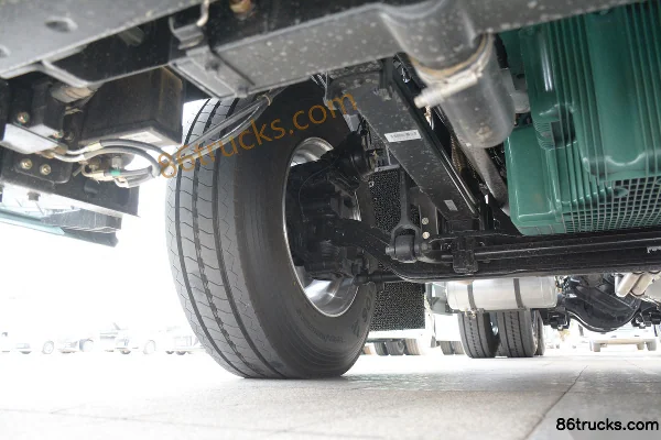 FAW Jiefang Qingdao Yingtu Business Class 580hp 6X4(10 wheels) LNG Automatic Tractor Truck (Hydraulic Retarder) Chassis (2) | 86Trucks