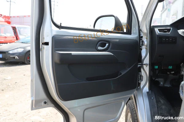 Dongfeng EV80 3T 3.05m Single Row Pure Electric Panel Light Truck 39.168kWh 4X2(6 wheels) Interior (2) | 86Trucks