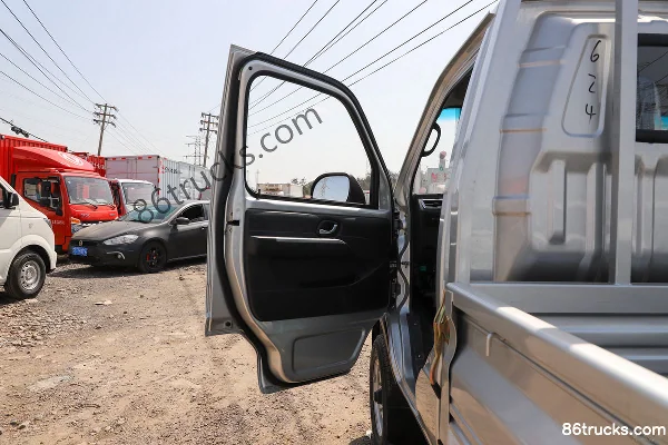Dongfeng EV80 3T 3.05m Single Row Pure Electric Panel Light Truck 39.168kWh 4X2(6 wheels) Interior (1) | 86Trucks