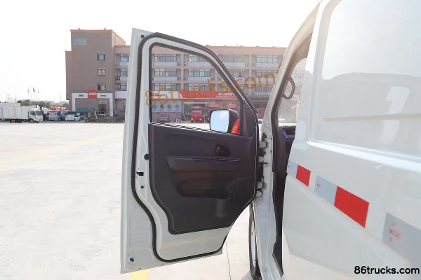 Dongfeng Yufeng EM27L 3,2T 2 places 5,265 m fourgon électrique pur 41,86 kWh Cabine (1) | 86Trucks