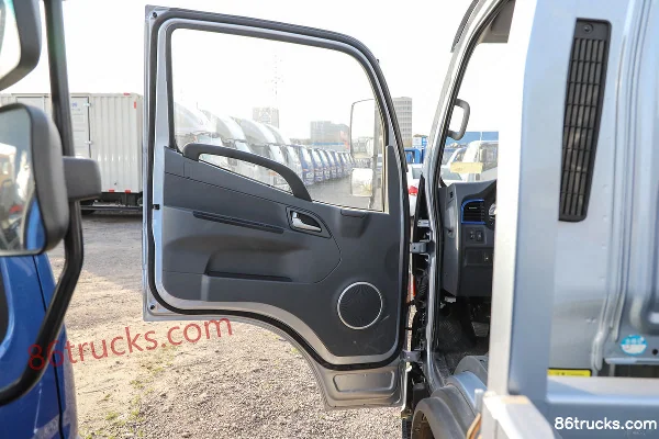 JAC Junling Jinyuanbao 95ch 4X2(6 roues) 3.7m single-row flatbed light truck Cabine (1) | 86Trucks