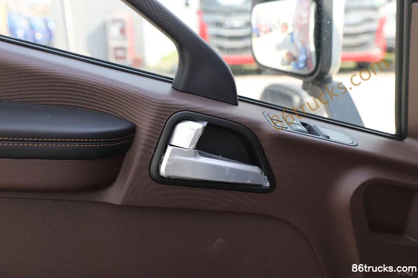FAW Jiefang Lingtu 148hp 4X2(6 wheels) 3.85m semi-crew flatbed light truck(WLY) Cab (2) | 86Trucks