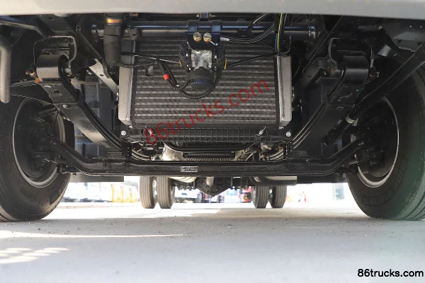 FAW Jiefang Lingtu 148hp 4X2(6 wheels) 3.85m semi-crew flatbed light truck(WLY) Chassis (1) | 86Trucks