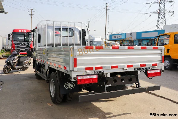 FAW Jiefang Lingtu 148hp 4X2(6 wheels) 3.85m semi-crew flatbed light truck(WLY) Body (1) | 86Trucks