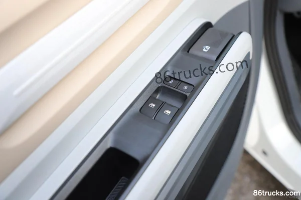 Maxus Dawan V1 2024 3-seat pure electric long wheelbase low roof panel van 51kWh Cab (3) | 86Trucks