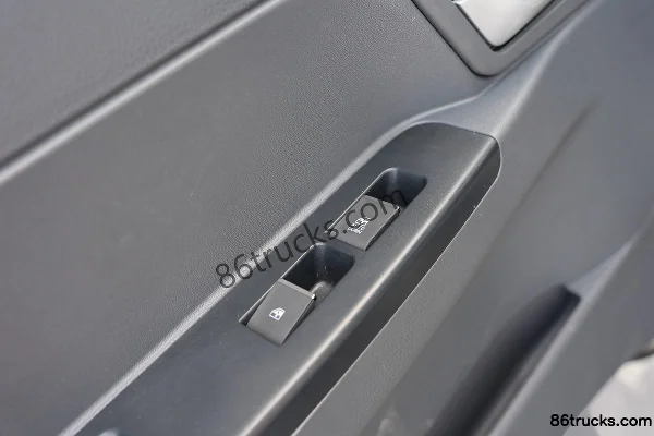 JAC Shuailing EV5 4,5T 4,15 m cabine simple camion léger utilitaire électrique pur 81,14 kWh 4X2(6 roues) Intérieur (3) | 86Trucks