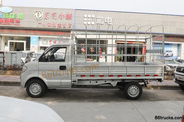 Dongfeng C31S 2025 LV0 1.6L 122 hp 4X2(6 wheels) gasoline 3.05m single-row stake micro truck Exterior (3) | 86Trucks