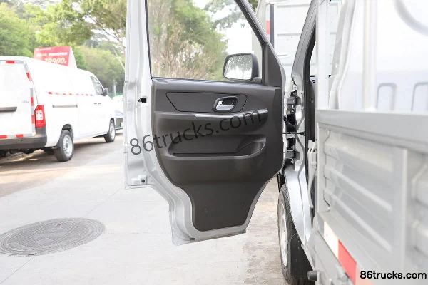 Dongfeng C31S 2025 LV0 1.6L 122 hp 4X2(6 wheels) gasoline 3.05m single-row stake micro truck Cab (2) | 86Trucks