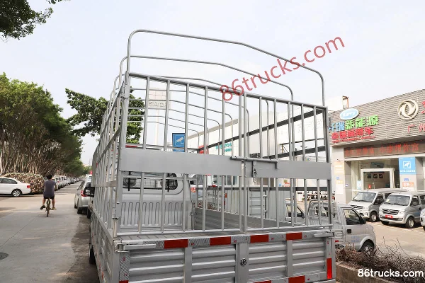 Dongfeng C31S 2025 LV0 1.6L 122 hp 4X2(6 wheels) gasoline 3.05m single-row stake micro truck Body (3) | 86Trucks