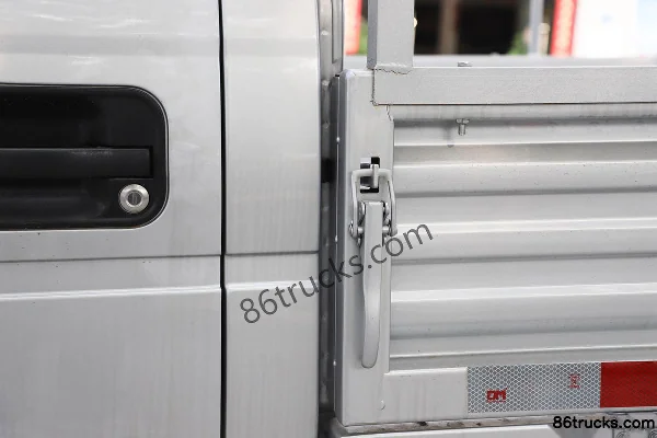 Dongfeng C31S 2025 LV0 1.6L 122 hp 4X2(6 wheels) gasoline 3.05m single-row stake micro truck Body (2) | 86Trucks