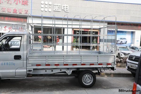Dongfeng C31S 2025 LV0 1.6L 122 hp 4X2(6 wheels) gasoline 3.05m single-row stake micro truck Body (1) | 86Trucks