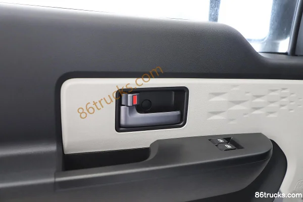 Dongfeng EC36Ⅱ 2.2T 4.5m electric light bus 41.86kWh Cab (3) | 86Trucks