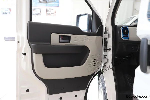Dongfeng EC36Ⅱ 2.2T 4.5m electric light bus 41.86kWh Cab (2) | 86Trucks