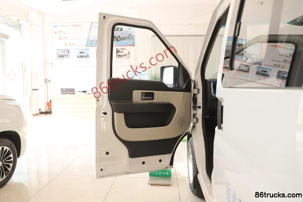 Dongfeng EC36Ⅱ 2.2T 4.5m electric light bus 41.86kWh Cab (1) | 86Trucks