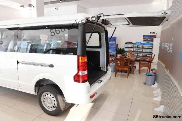 Dongfeng EC36Ⅱ 2.2T 4.5m electric light bus 41.86kWh Cargo Box (2) | 86Trucks